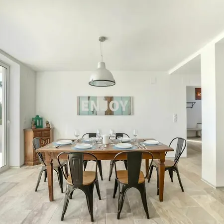 In - 104269 By Mo Villa Calpe